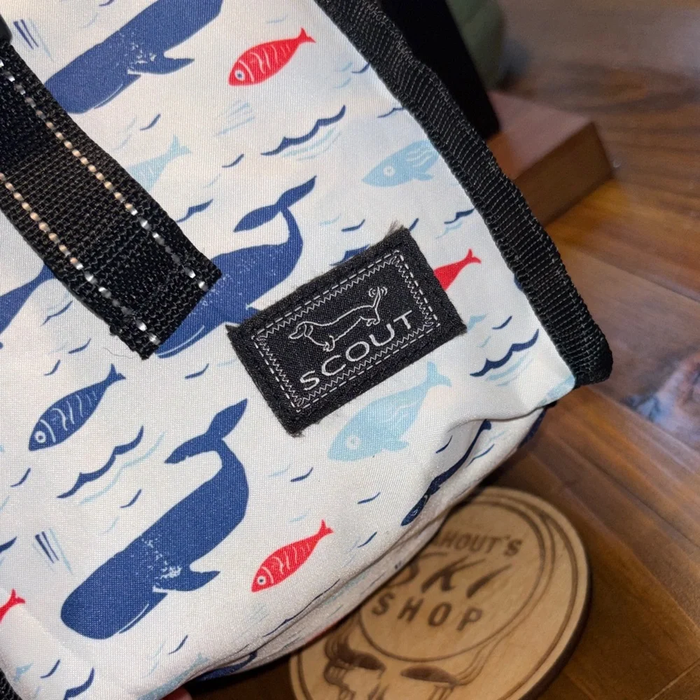 Scout Whale Print lunchbag - Blue, Red, and Black - Picture 4 of 9